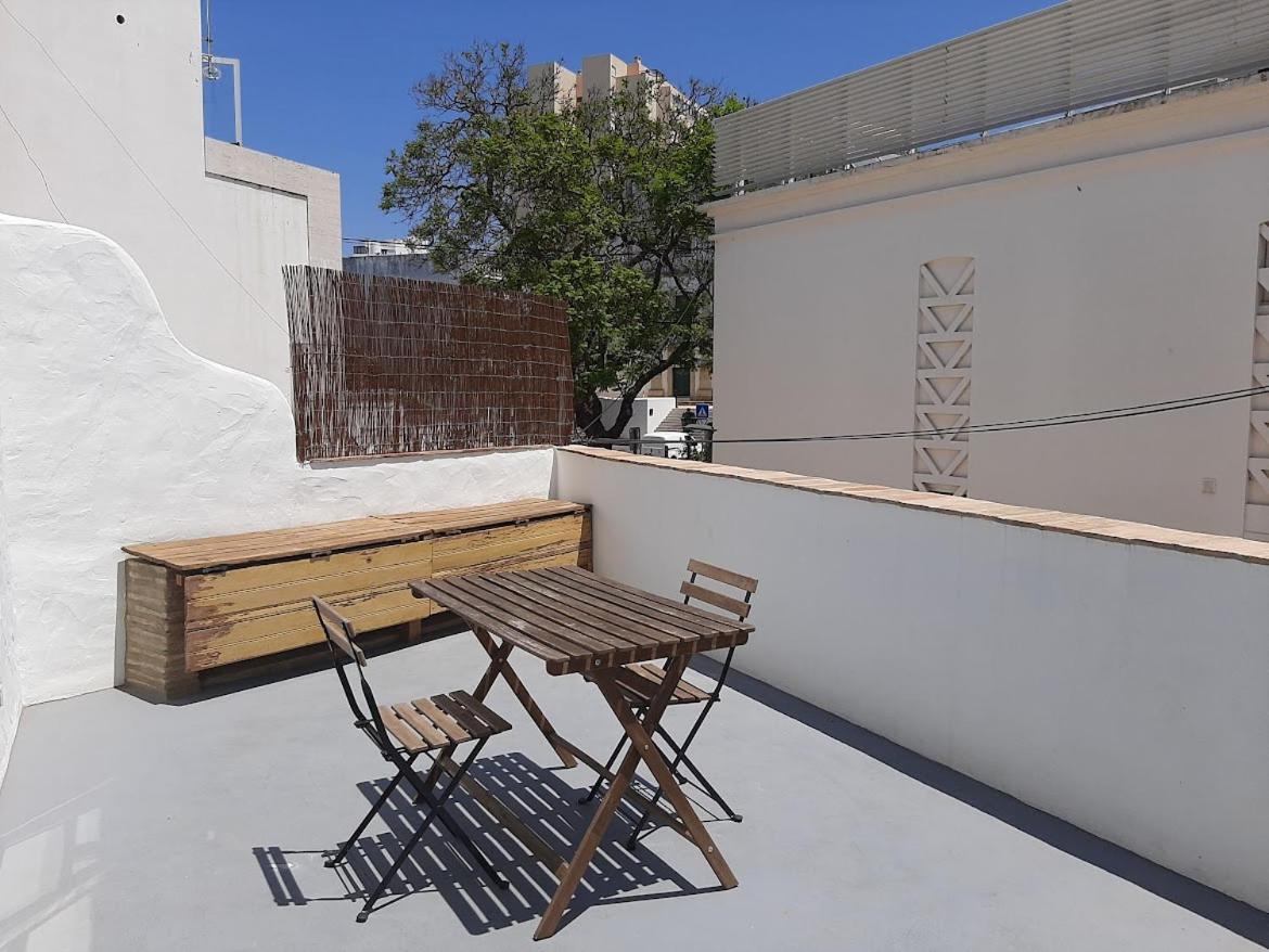 Traditional House In Historical Center Of Distrito de Faro Exterior foto