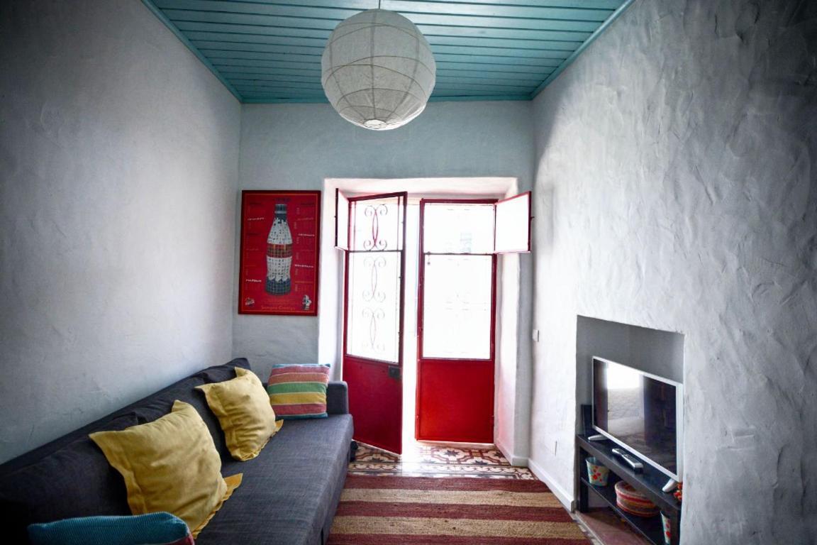 Traditional House In Historical Center Of Distrito de Faro Exterior foto